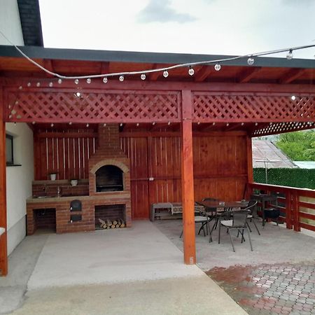 Casa Bianca Oncesti Guest House Екстериор снимка
