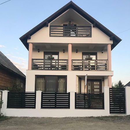 Casa Bianca Oncesti Guest House Екстериор снимка
