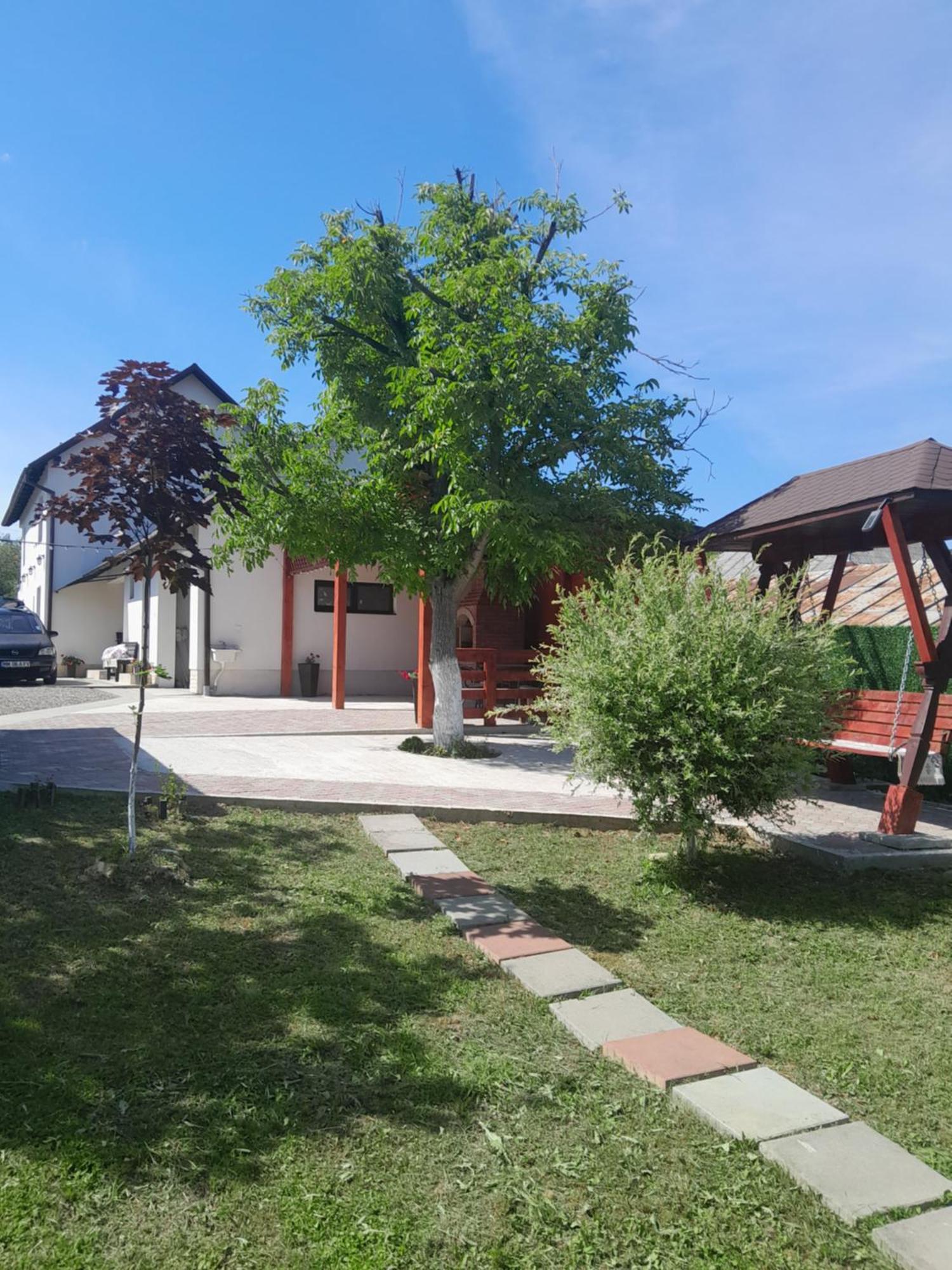 Casa Bianca Oncesti Guest House Екстериор снимка